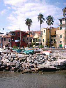 Xtrallusion offers characteristic Bed and Breakfast, B&B, Guest House, Hotel, Albergo and Country Lodge accommodation in Italy. Plus independent self-guided Walking, Adventure, Activity, Skiing and Paragliding Holiday itineraries on the Italian Rivieras, in the Italian Lakes, in the Italian Alps and in some of the most beautiful corners of Italy.